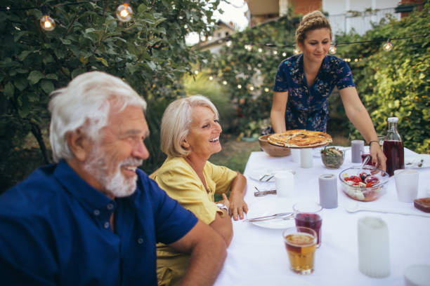 ADVANTAGES TO HEATING OUTDOOR DINING SPACES